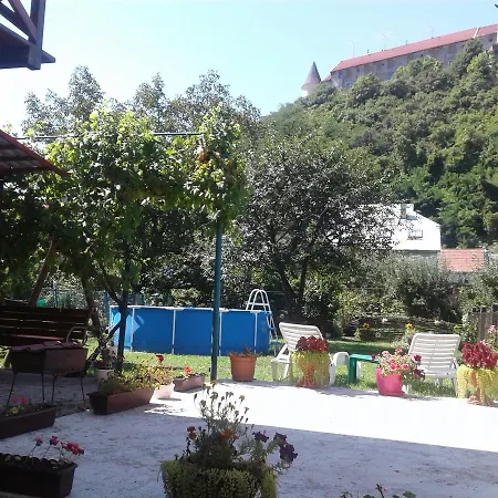 Guest house кімнати біля замку Mukacheve